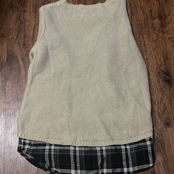 Sweater - Picture 3 of 3